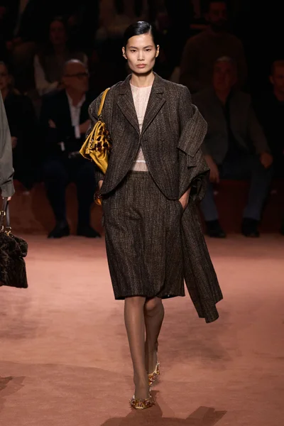 Look 25